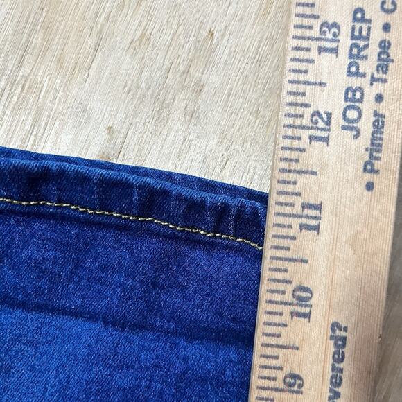 Diverso Women Bermuda Denim Shorts Size 14W Soft & Stretchy Distressed Blue NWT - Picture 9 of 14